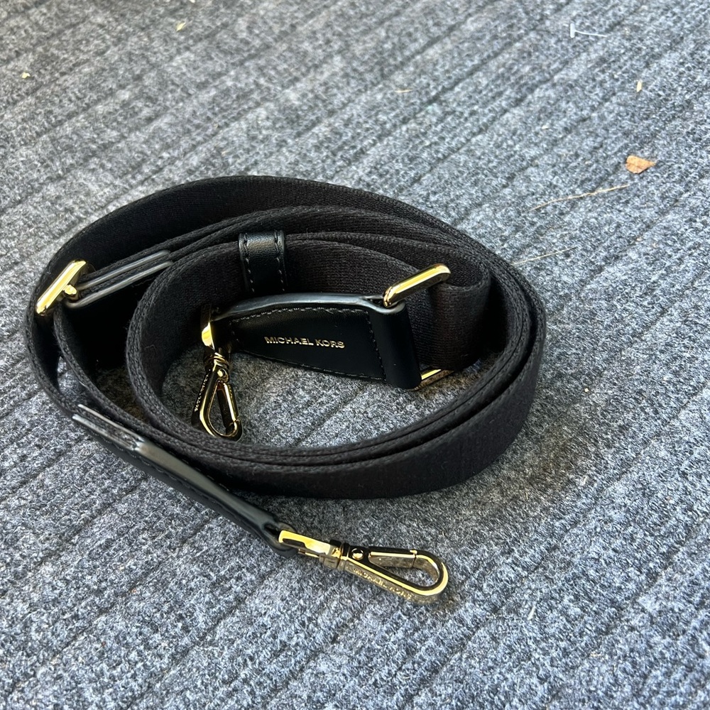 Micheal Kors crossbody strap